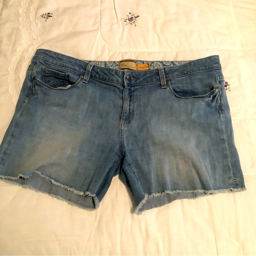 Denim Shorts with lovely detail in the pockets and waste band.